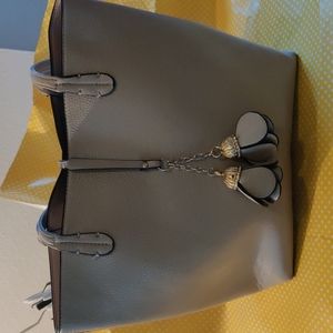 Reversible pink and tan tote with flower tassels